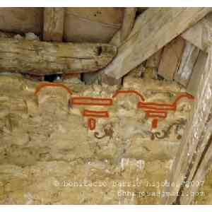 Click para ampliar. Pulsa en el nombre para ver la ficha. restos de pinturas rojas en el exterior de la iglesia parroquial de Olmos de Pisuerga /3