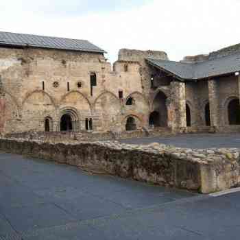Click para ampliar. Pulsa en el nombre para ver la ficha. Santa María de Carracedo (León). Claustro reglar.
