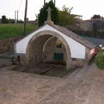 Click para ampliar. Pulsa en el nombre para ver la ficha. Fuente cercana al santuario de Santa Margarita de Montemaior, en el concello da Laracha (Coruña).