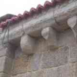 Detalle de cancillos en el ábside de San Tirso de Oseiro (Arteixo). Coruña.