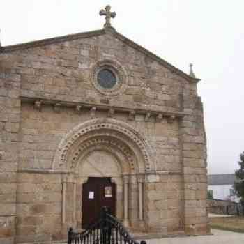 Fachada de la parroquial de San Tirso de Oseiro (Arteixo). Coruña.