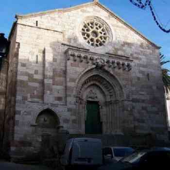 Fachade la iglesia de Santiago en La Coruña.