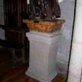 Click para ampliar. Base de estatua romana, usada con anterioridad como pie de altar en Santiago de La Coruña.