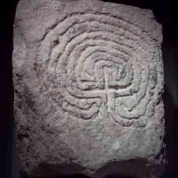 Click para ampliar. Pulsa en el nombre para ver la ficha. Laberinto en el museo arqueológico de Santander.