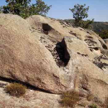 Click para ampliar. Pulsa en el nombre para ver la ficha. La Nava - Sistema en canchal tras el