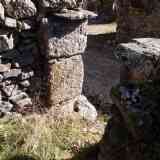 Click para ampliar. Piedras perforadas - Las Cabezas Altas I-3