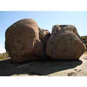 Click para ampliar. Pulsa en el nombre para ver la ficha. Ulaca - Conjunto Lítico - Elementos 3 y 4 - Desde la izquierda