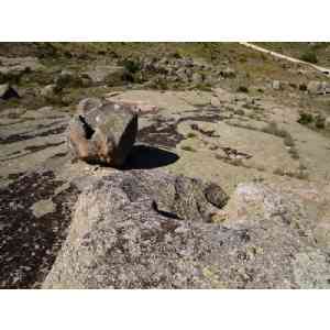 Click para ampliar. Pulsa en el nombre para ver la ficha. Ulaca - Conjunto Lítico - Elemento 1 y pileta en elemento 2 - Desde arriba.