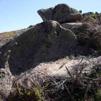 Click para ampliar. Pulsa en el nombre para ver la ficha. Ulaca - Conjunto Lítico - Elemento 5 - Desde atrás