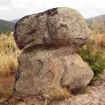 Click para ampliar. Pulsa en el nombre para ver la ficha. La Nava - Monolito 4 - Otro ángulo