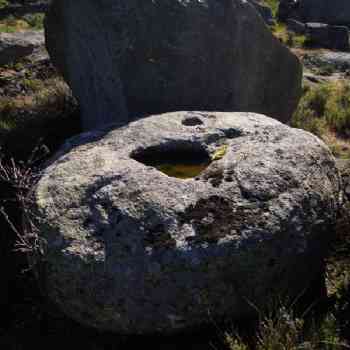 Click para ampliar. Pulsa en el nombre para ver la ficha. Chozo de Neila - Foto 23
Piedra redondeada con piletas