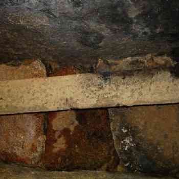 Click para ampliar. Pulsa en el nombre para ver la ficha. Chozo de Neila - Foto 6
Techo de lajas con viga moderna de refuerzo