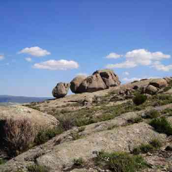 Click para ampliar. Pulsa en el nombre para ver la ficha. Ulaca - Conjunto Lítico - Desde abajo, derecha.