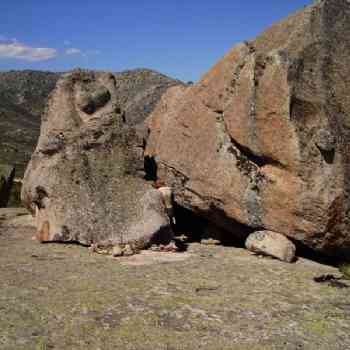 Click para ampliar. Pulsa en el nombre para ver la ficha. Ulaca - Conjunto Lítico - Entrada grieta