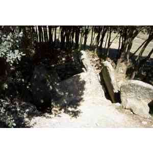 Click para ampliar. Pulsa en el nombre para ver la ficha. El Encinal. Dolmen. Vista 2