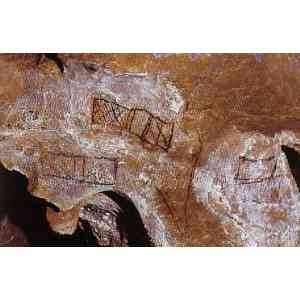 Click para ampliar. Pulsa en el nombre para ver la ficha. Grabados. Signos cuadrangualres pintados en negro.