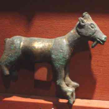 Click para ampliar. Pulsa en el nombre para ver la ficha. Cabrita exvoto de Torrejoncillo (Cáceres)