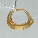 Click para ampliar. Cádiz 14: pendiente fenicio de oro