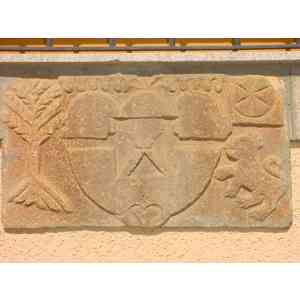 Click para ampliar. Pulsa en el nombre para ver la ficha. Grabados debajo de ventana