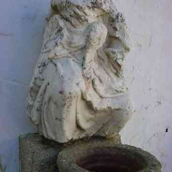 Click para ampliar. Pulsa en el nombre para ver la ficha. Madre con niño en brazos