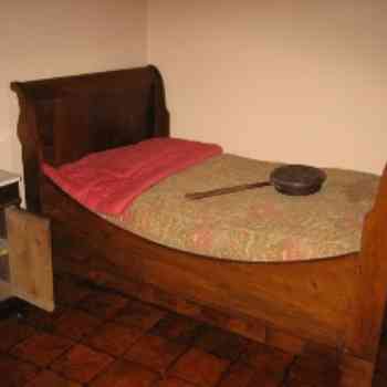 Click para ampliar. Pulsa en el nombre para ver la ficha. general concha cama donde murio