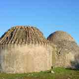 Click para ampliar. Chozos extremeños adosados