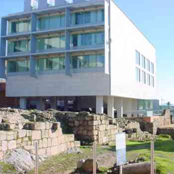 Click para ampliar. Pulsa en el nombre para ver la ficha. Edificio sobre vestigios romanos (Mérida)