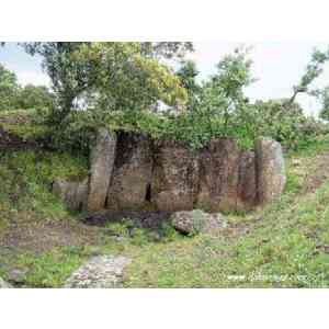 Click para ampliar. Pulsa en el nombre para ver la ficha. Dólmen Cueva del Moro - La Roca de la Sierra (Badajoz)