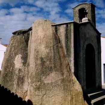 Click para ampliar. Pulsa en el nombre para ver la ficha. Alentejo (Portugal): Anta-Capela de Sâo Dinís (perspectiva frontolateral).