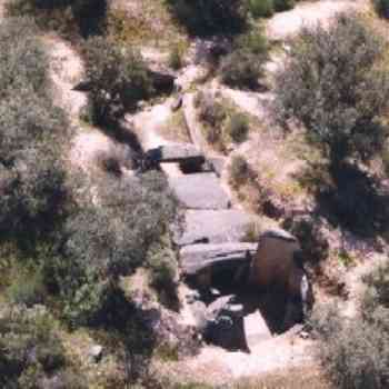 Click para ampliar. Pulsa en el nombre para ver la ficha. Dólmen del Lácara foto aerea