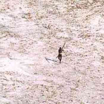 Click para ampliar. Pulsa en el nombre para ver la ficha. Sentinelés disparando a helicóptero