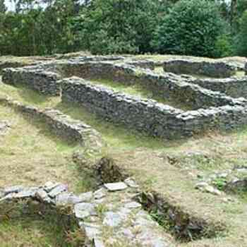 Click para ampliar. Pulsa en el nombre para ver la ficha. Mohías. Castro. Vista parcial
