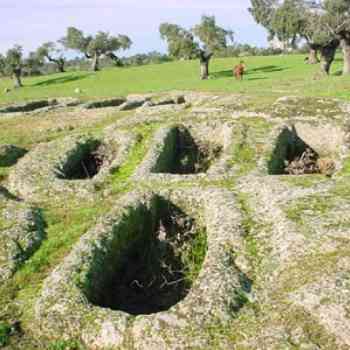 Click para ampliar. Pulsa en el nombre para ver la ficha. Necrópolis visigoda de Arroyo de la Luz. Vista.