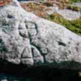 Piedra con símbolo (2)
