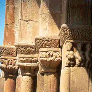 Click para ampliar. Pulsa en el nombre para ver la ficha. Detalle capiteles de la Iglesia de Fuensauco