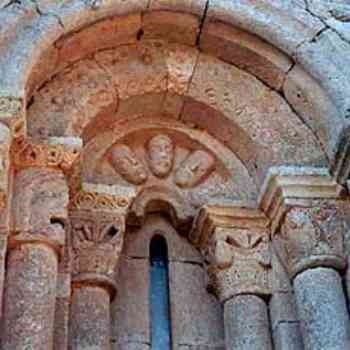 Click para ampliar. Pulsa en el nombre para ver la ficha. San Pantaleón de Losa - Vista de un ventanal